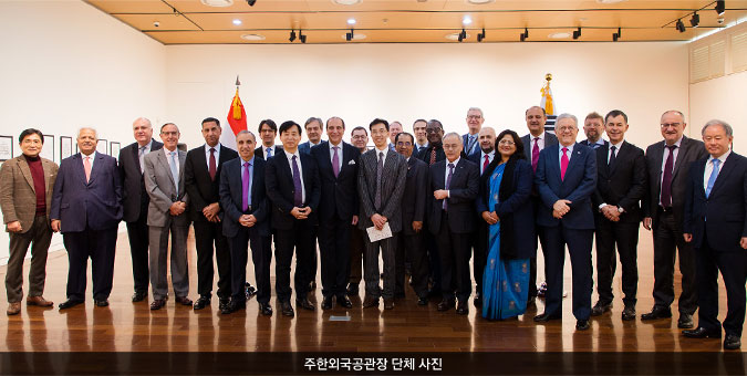 '시각적 동의어' 개막